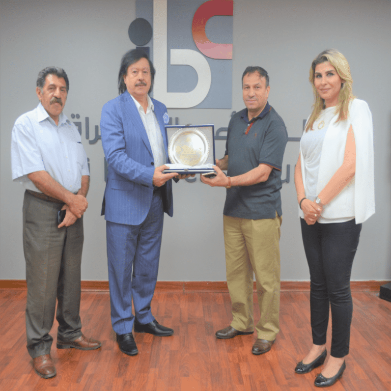حامد رويّد يهدي المجلس | Ruweid presents IBC with a Distinctive artwork